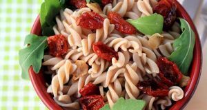 Pasta salad with arugula 